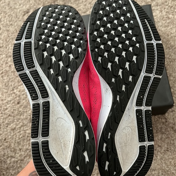 Women’s neon nike zoom - Picture 3 of 4